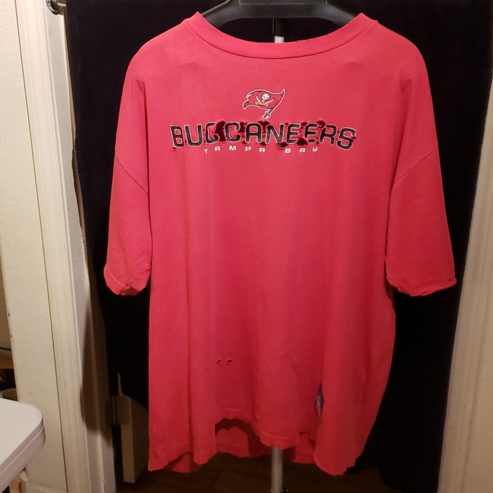 Tampa Bay Buccaneers distressed T-Shirt